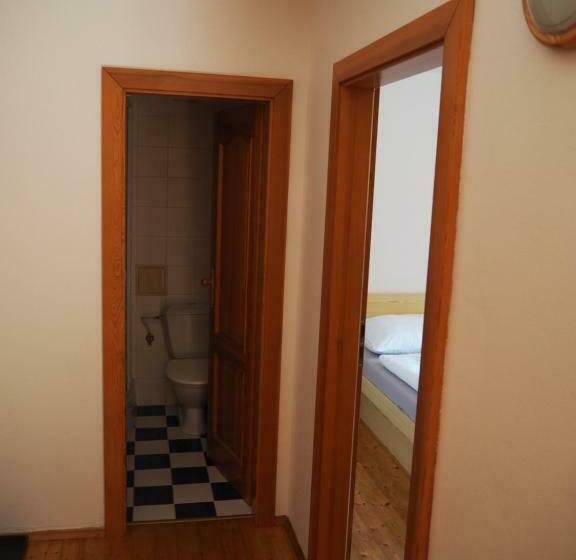 Négyágyas Standard Szoba, Pension Erban