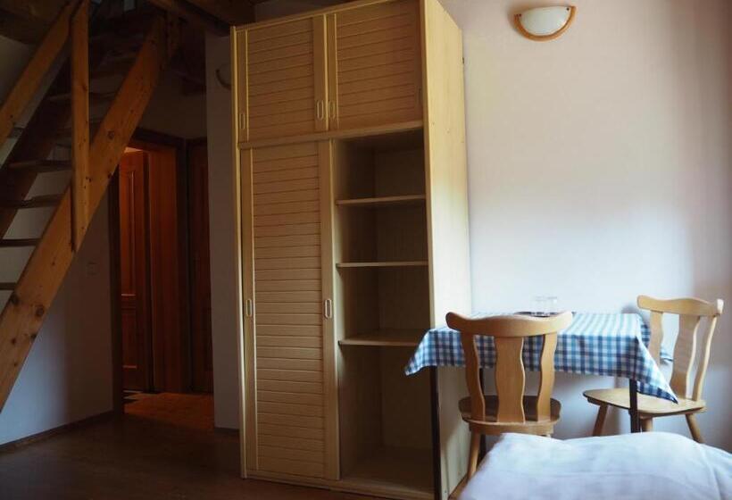 Négyágyas Standard Szoba, Pension Erban