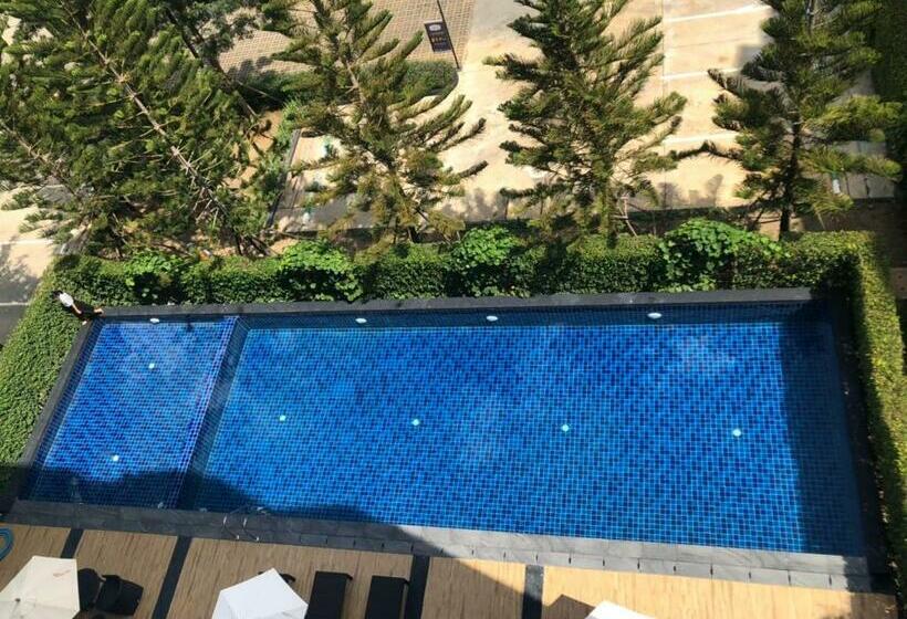 غرفة عائلية مطلّة علي الجبل, Courtyard Khaoyai