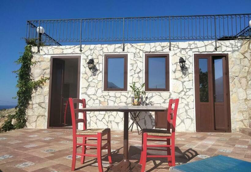 اتاق استاندارد با چشم‌انداز دریا, Cala Rossa