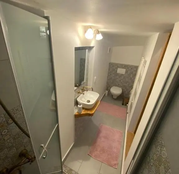 Standard Neljän Hengen Huone, Căsuța Din Povești