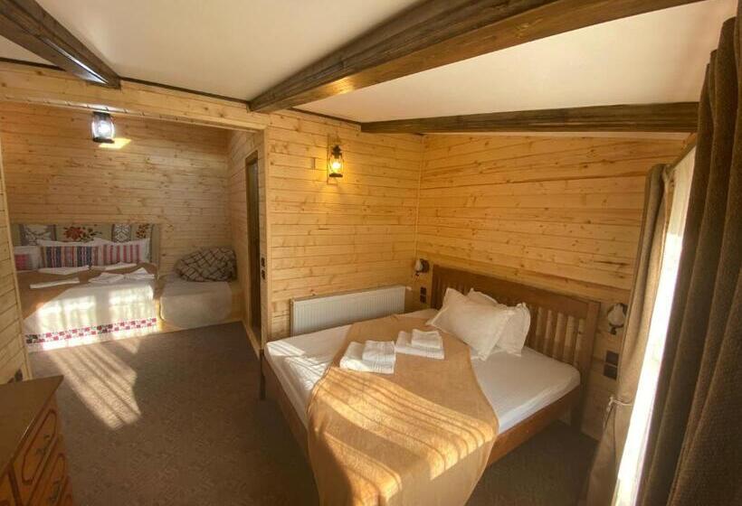 غرفة قياسية رباعية, Căsuța Din Povești