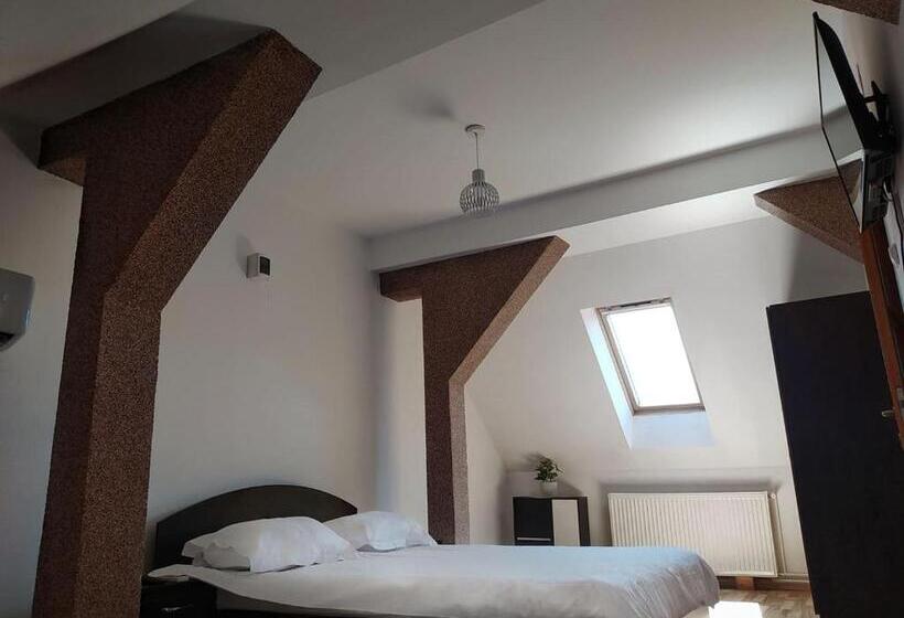 اتاق استاندارد سه نفره, Hillside