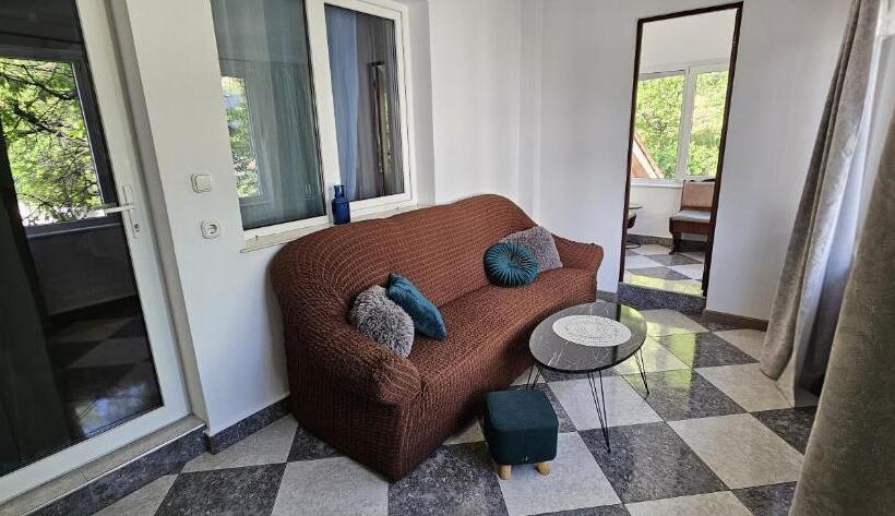 اتاق استاندارد با بالکن, Hillside