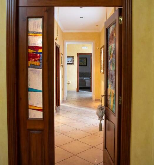 דירת שני חדרים, Solimena House