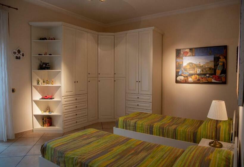 דירת שני חדרים, Solimena House