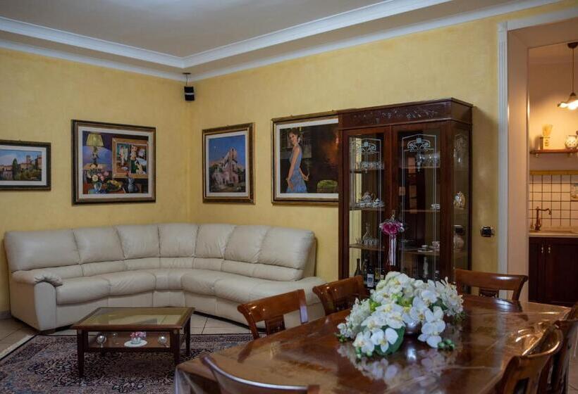 Апартаменты 2 Спальни, Solimena House
