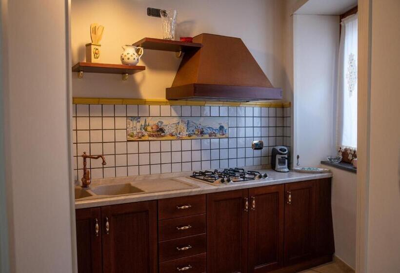 דירת שני חדרים, Solimena House