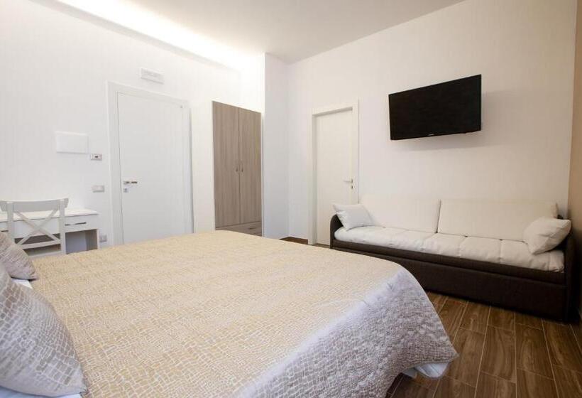 Perhehuone, Il Veliero