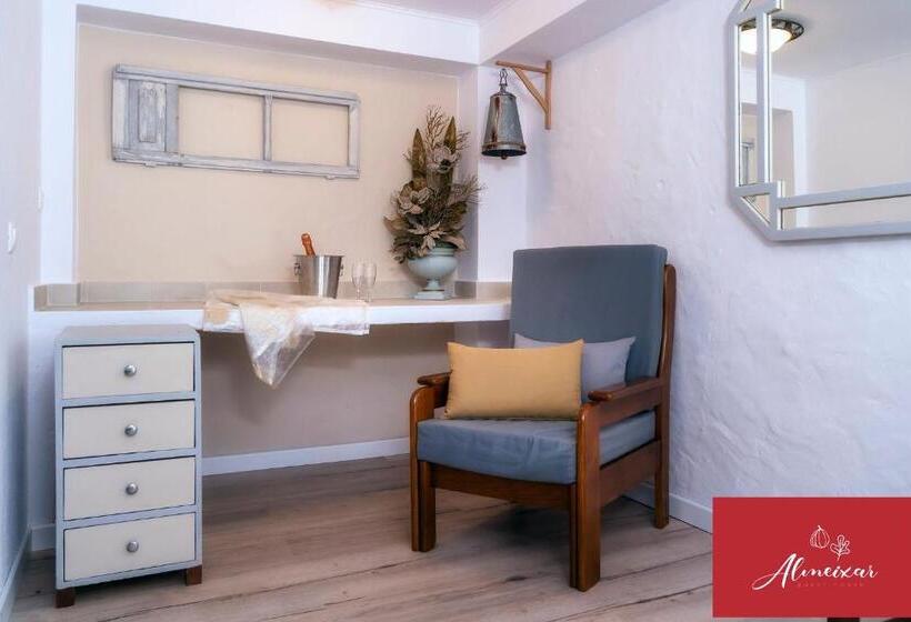غرفة قياسية مزوَّدة بشُرفة, Guest House Almeixar