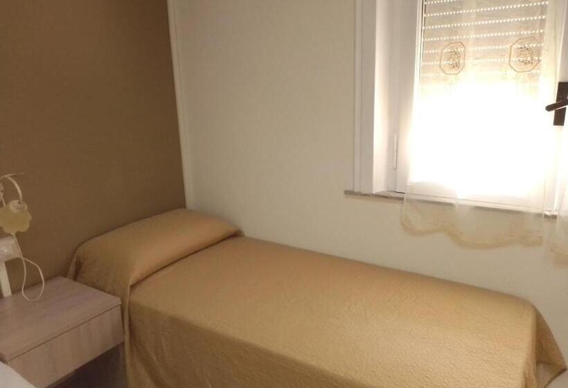 اتاق استاندارد یک نفره, Magna Grecia B&b