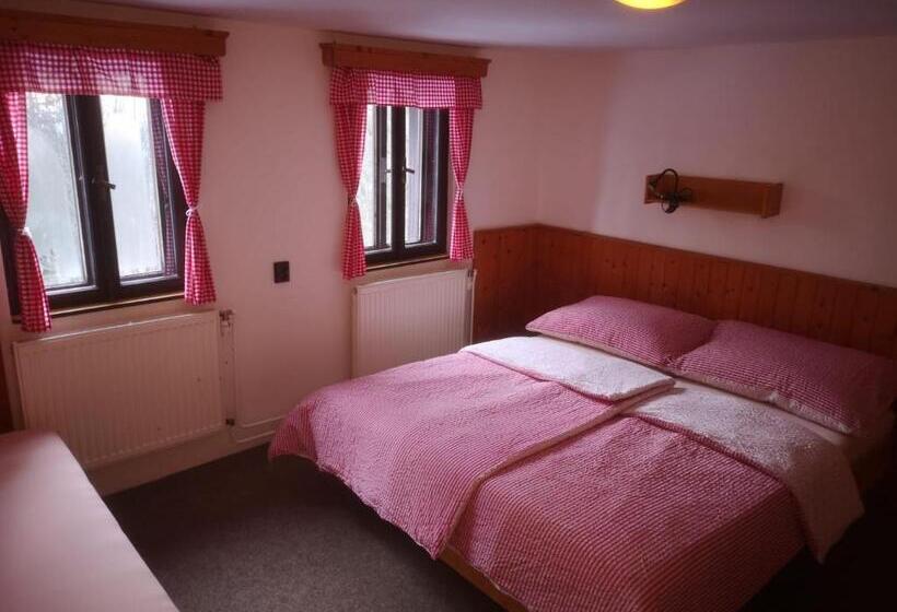 标准三人间共用浴室, Chata Zákoutí