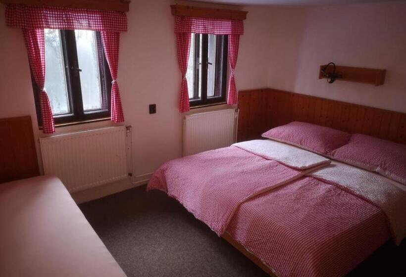 标准三人间共用浴室, Chata Zákoutí