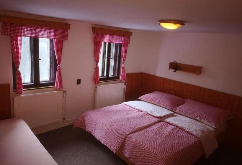 标准三人间共用浴室, Chata Zákoutí