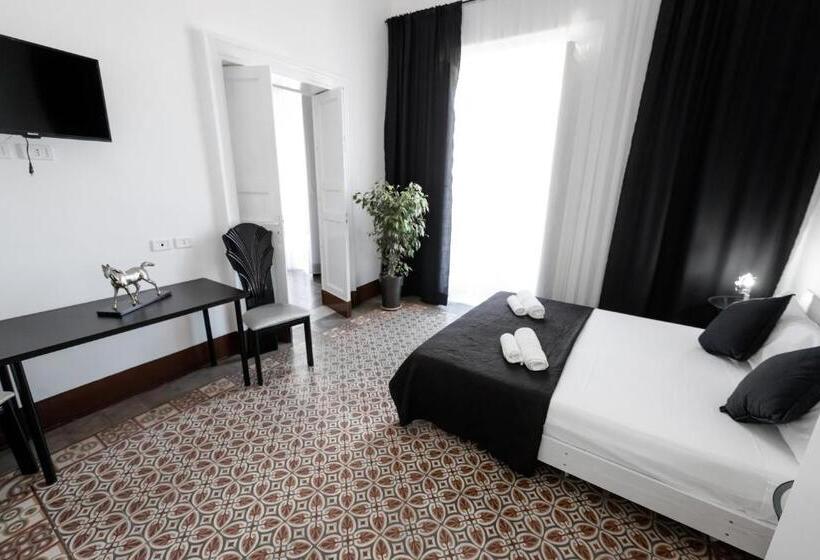 غرفة قياسية رباعية, Pegaso