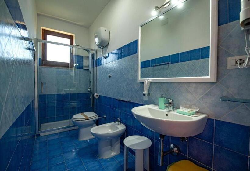 اتاق لوکس سه تخته, Sonnino B&b