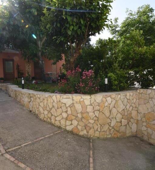 اتاق سه نفره سوپریور با چشمانداز دریا, Sonnino B&b