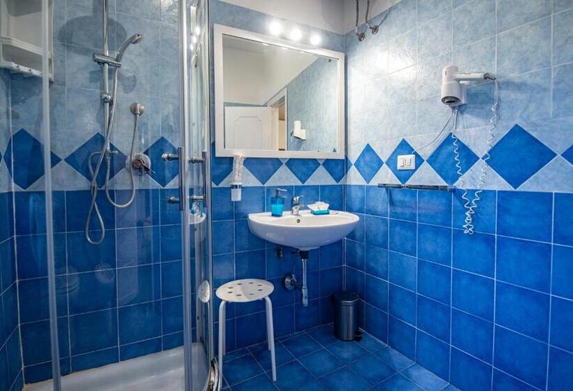 اتاق لوکس سه تخته, Sonnino B&b