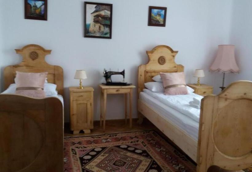 سوییت خانوادگی, Casa Szabo