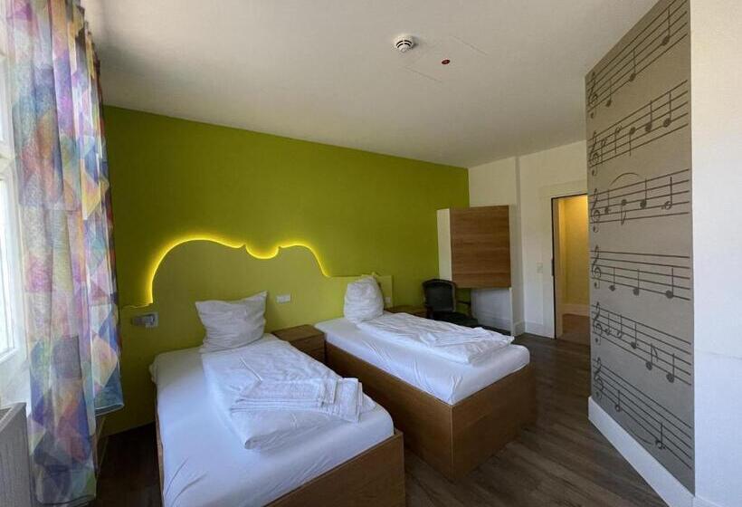 高级大房间, Bahnhof Balingen