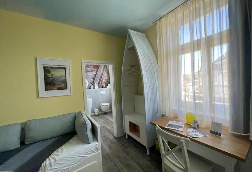 标准三人间, Bahnhof Balingen