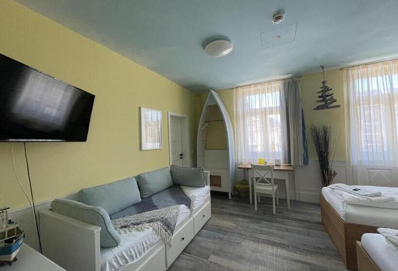 标准三人间, Bahnhof Balingen