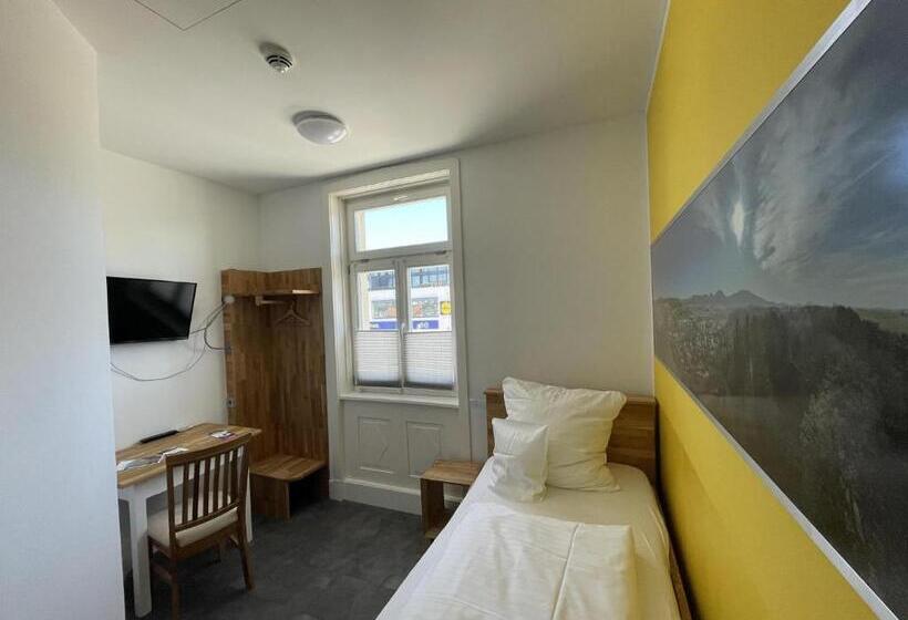 标准单人间, Bahnhof Balingen