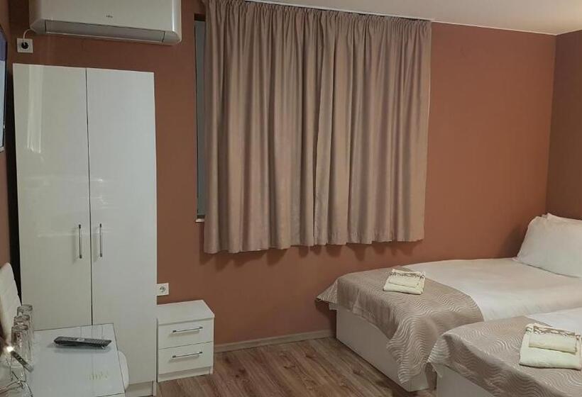 豪华三人间, Mariana Guest House