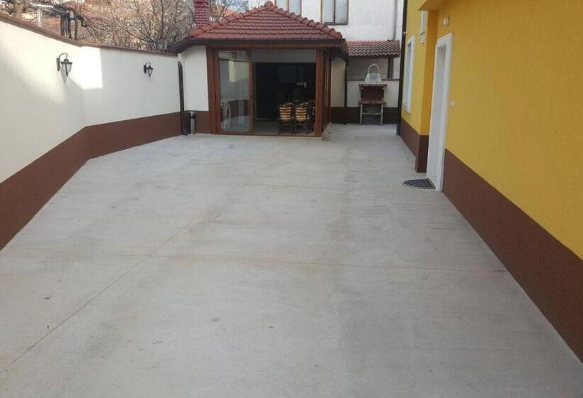 豪华三人间, Mariana Guest House