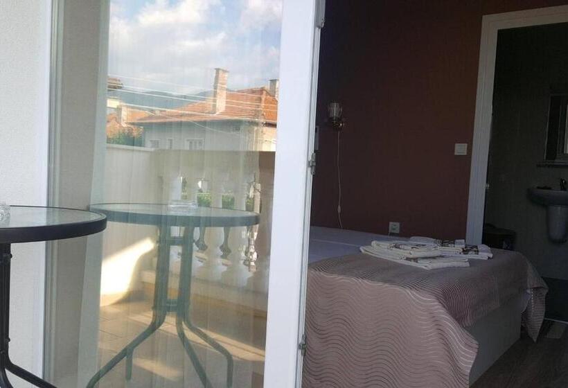 标准间带阳台, Mariana Guest House