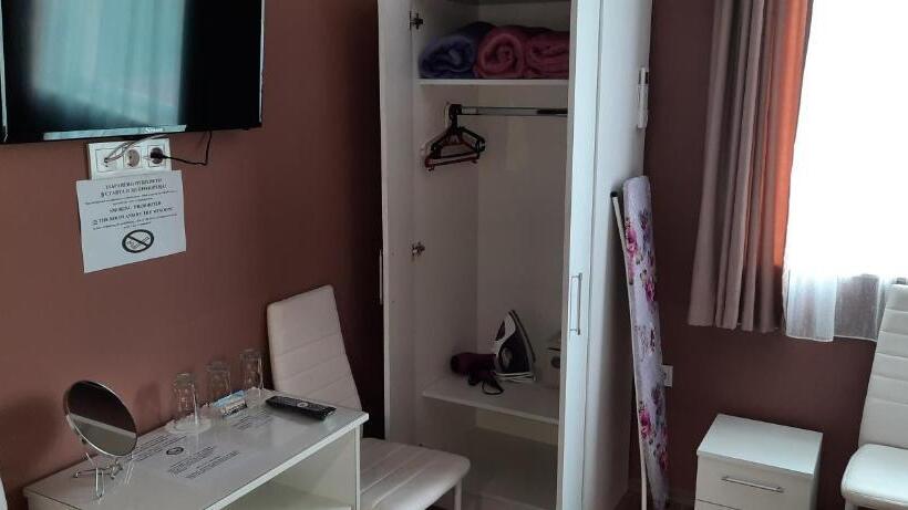 豪华三人间, Mariana Guest House