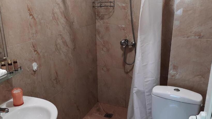 豪华三人间, Mariana Guest House