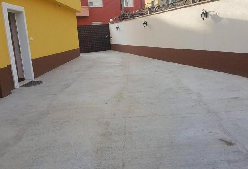 标准间带阳台, Mariana Guest House