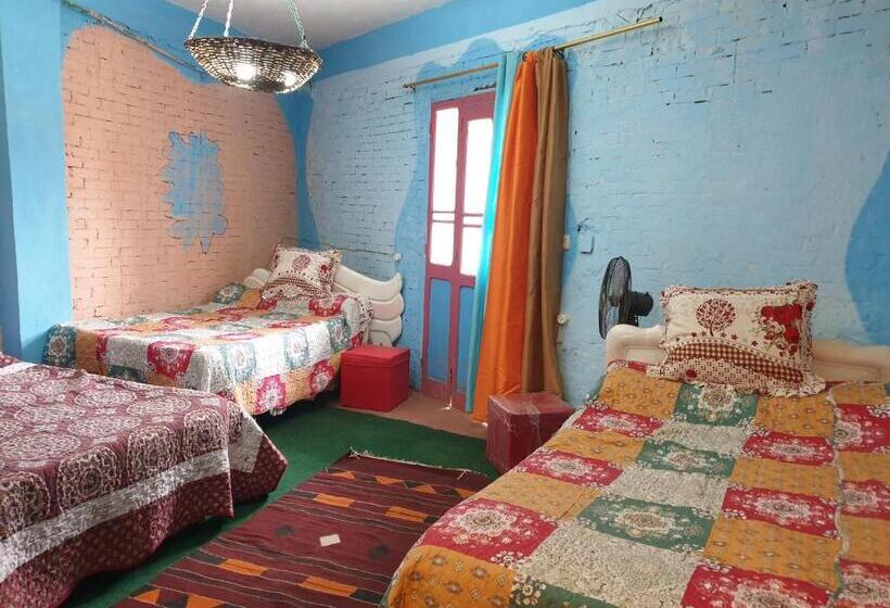 اتاق استاندارد سه تخته با بالکن, Rural Guest House فندق البيت الريفي