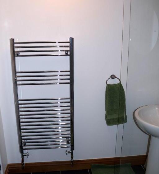 Standard Kolmen Hengen Huone, Highworth House