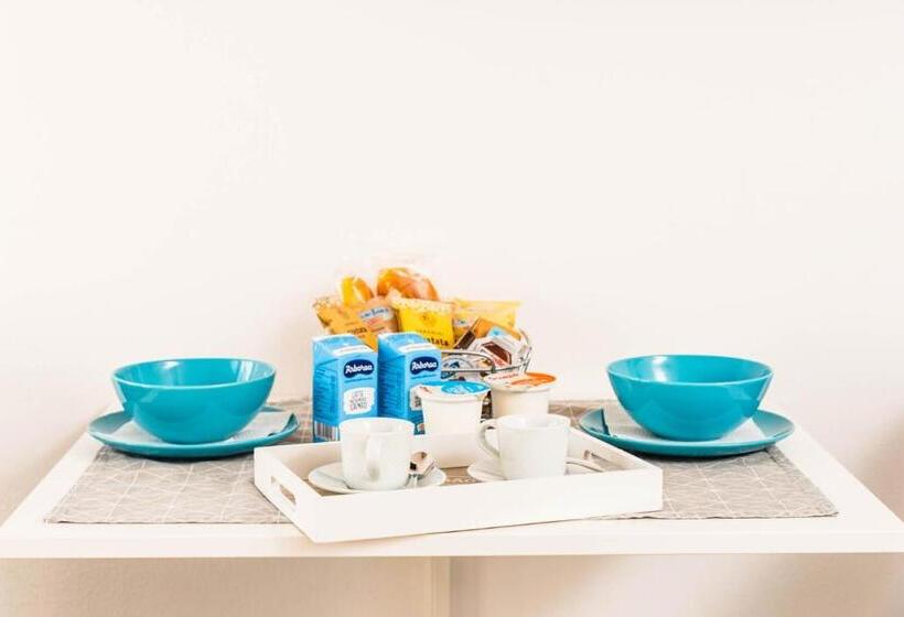 Стандартный внешний трехместный номер с ванной комнатой, La Casa Del Poeta