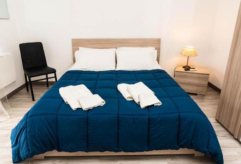 Стандартный внешний трехместный номер с ванной комнатой, La Casa Del Poeta