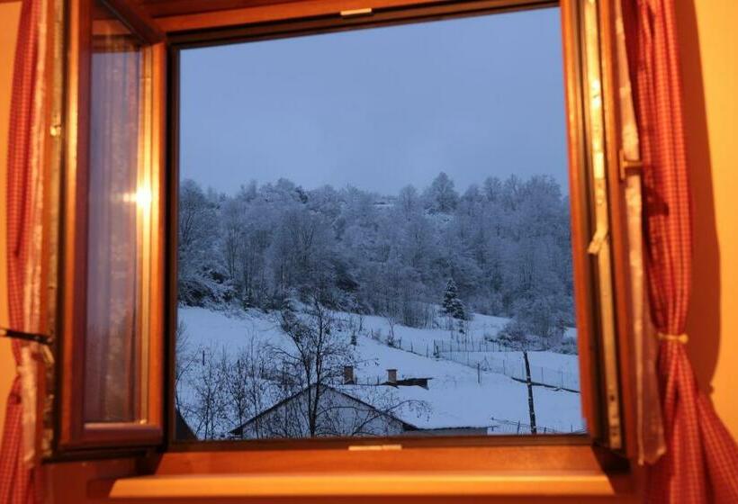 غرفة قياسية ثلاثية, Rekreačný Dom Pod Dedovou