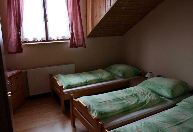 غرفة قياسية ثلاثية, Rekreačný Dom Pod Dedovou