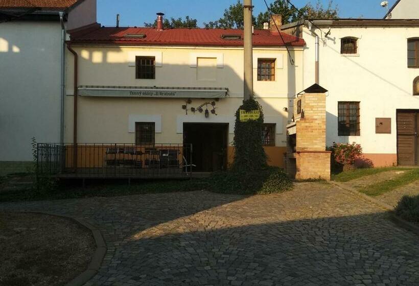 标准间, Sklep U Hrabalů