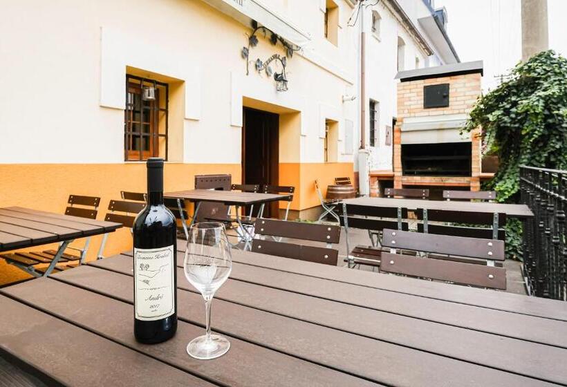 标准间, Sklep U Hrabalů