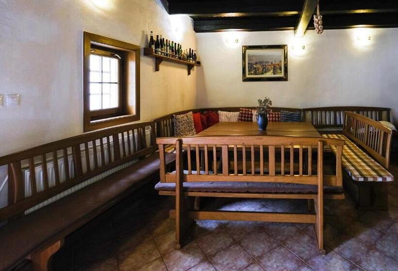 标准间, Sklep U Hrabalů