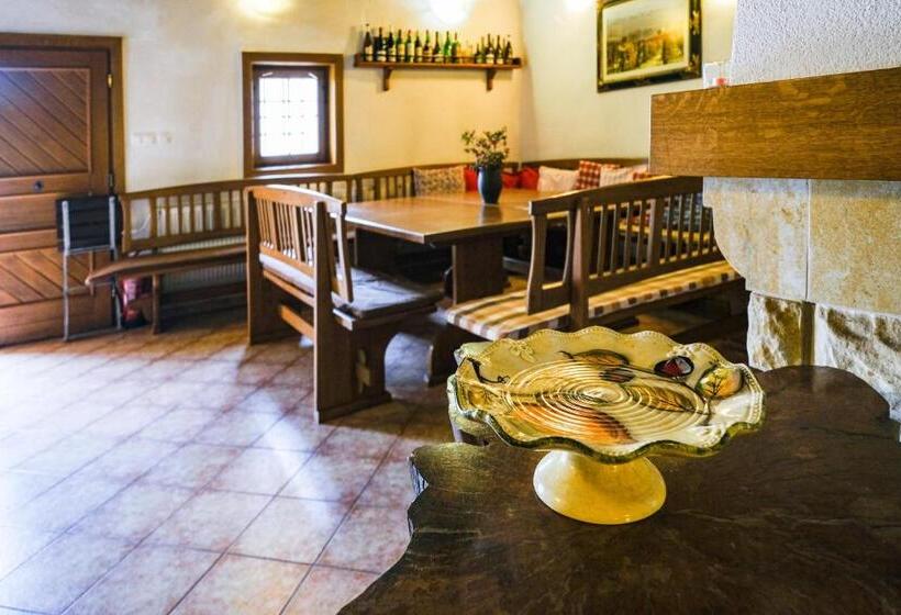 标准间, Sklep U Hrabalů