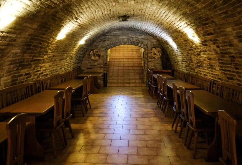 标准间, Sklep U Hrabalů