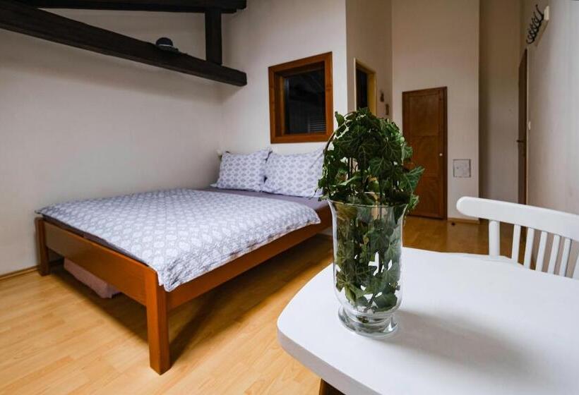 标准间, Sklep U Hrabalů