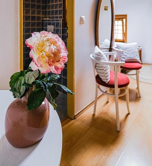 标准间, Sklep U Hrabalů