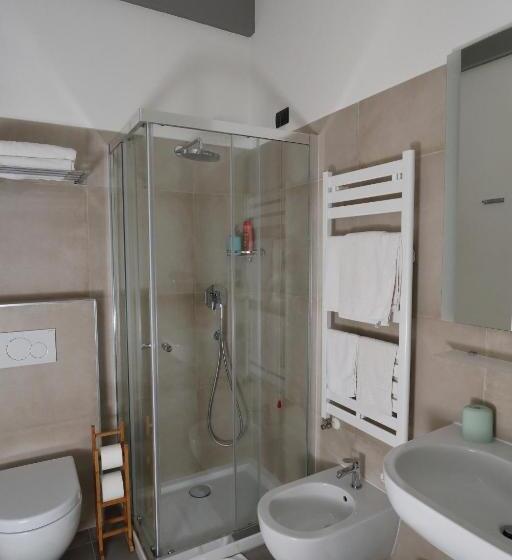 غرفة قياسية ثلاثية, Timpa Rooms