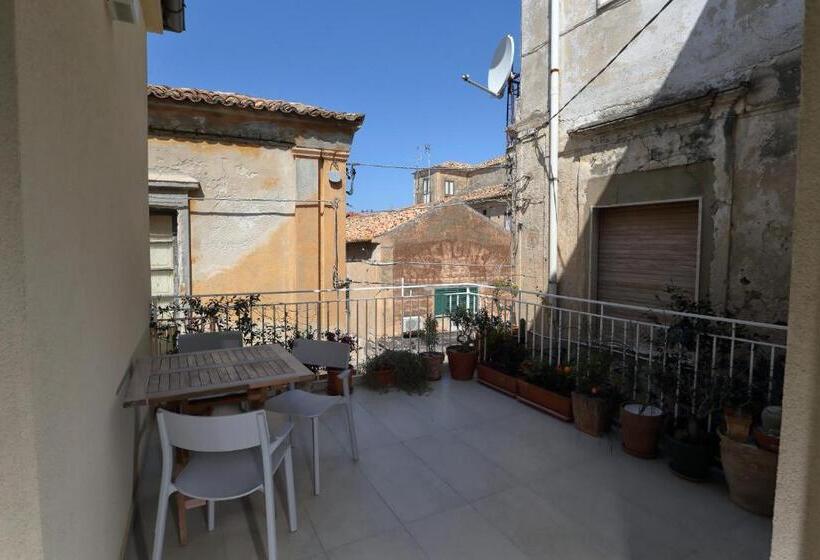 غرفة قياسية ثلاثية, Timpa Rooms