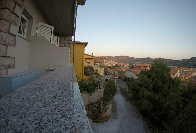 חדר סטנדרט לשלושה, B&b Bassu