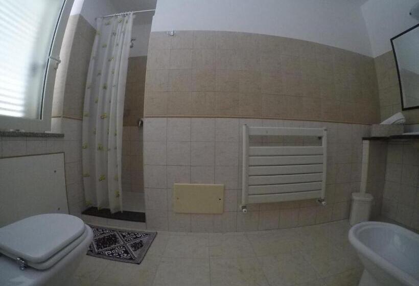 חדר סטנדרט לשלושה, B&b Bassu